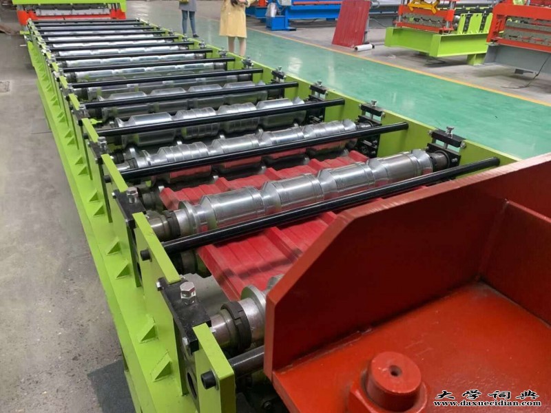 蕉岭县狮城彩钢瓦设备17778872659彩钢压瓦机生产厂家
