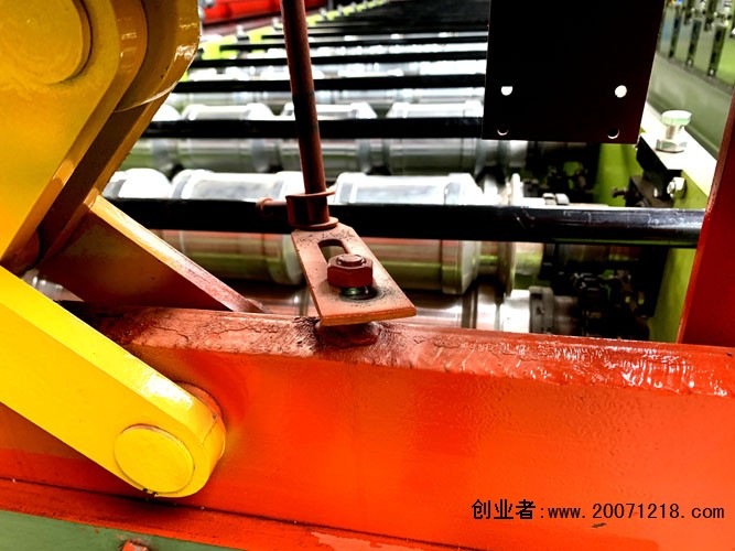 台湾省新竹市东区河北泊头华泰压瓦机设备有限公司清远彩钢压瓦机价格多少☏13803250766