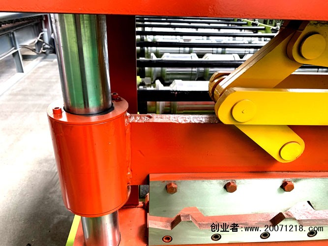 鄂尔多斯市彩钢压瓦机设备☏13803175408河北沧州红旗压瓦机设备有限公司株洲市